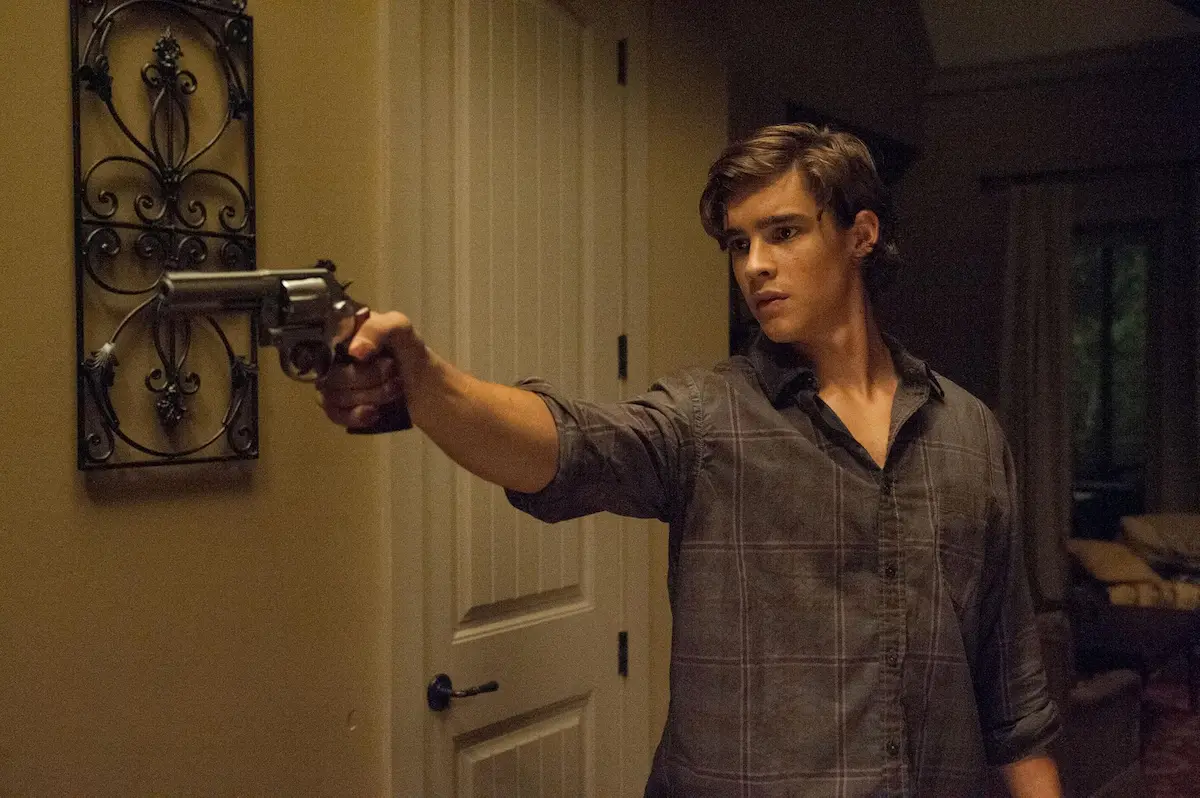 Brenton Thwaites in Oculus - Il riflesso del male (2013)