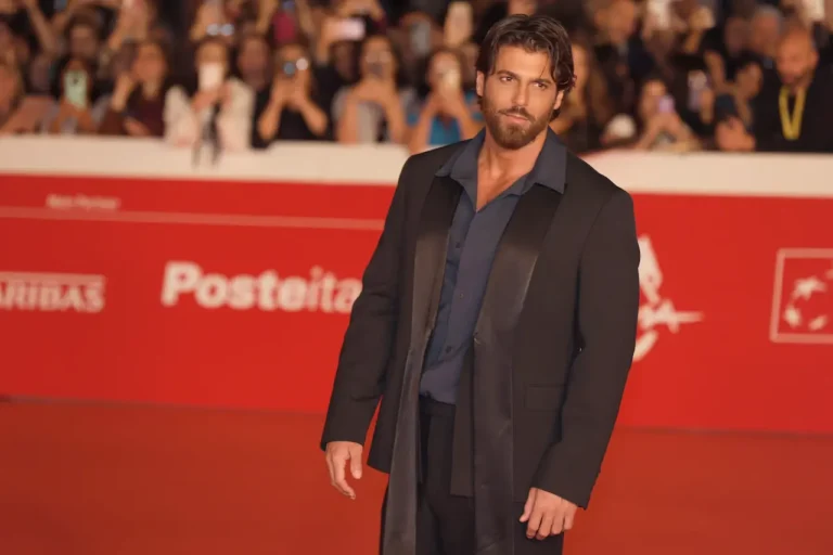 Can Yaman e il cast di Sandokan sul red carpet della Festa di Roma 2025