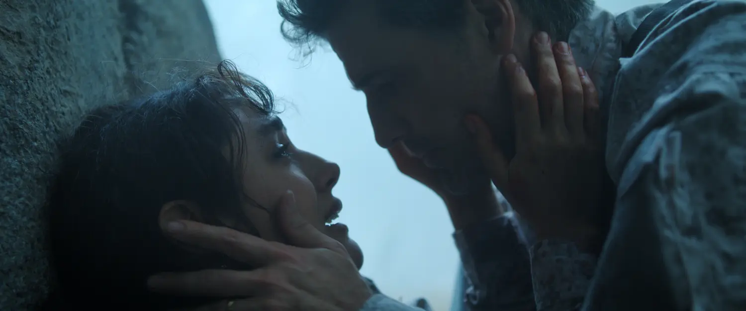 Golshifteh Farahani e Enver Gjokaj in Invasion - Stagione 3