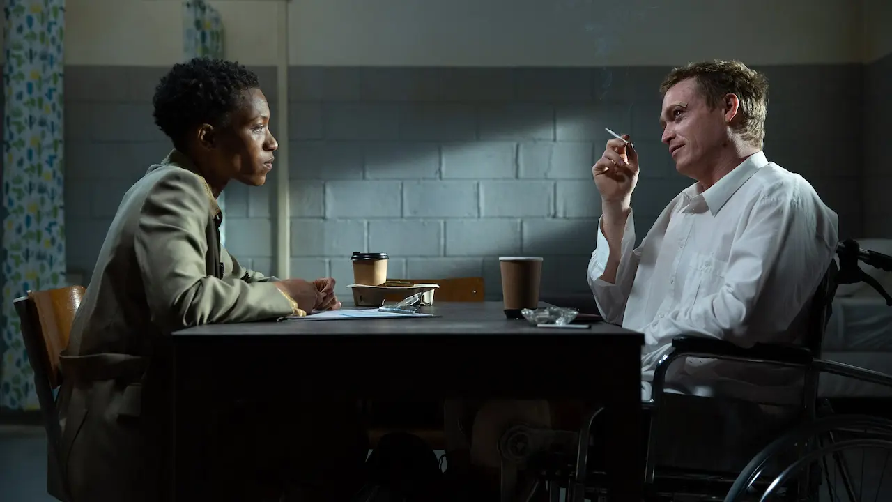 Jojo T. Gibbs e Caleb Landry Jones in Dogman