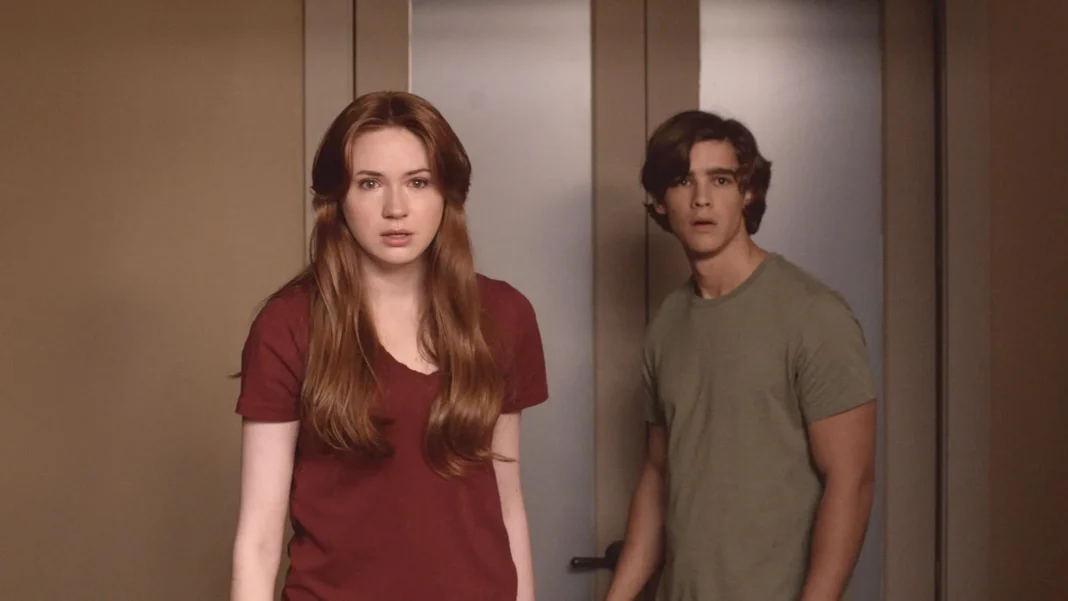 Karen Gillan e Brenton Thwaites in Oculus - Il riflesso del male (2013)