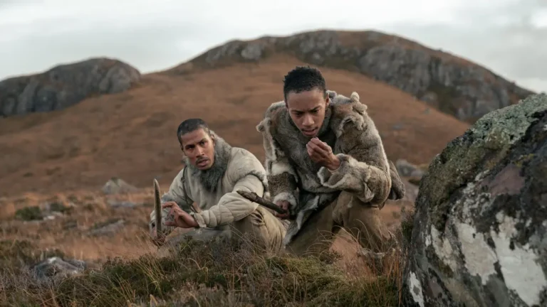Fuori dall’oscurità: il regista spiega il colpo di scena scioccante del film e come ha realizzato un horror ambientato nell’età della pietra