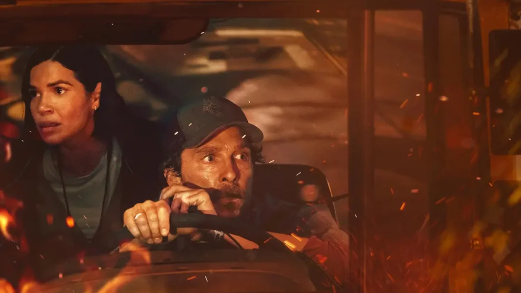 Matthew McConaughey e America Ferrera in The Lost Bus (2025)