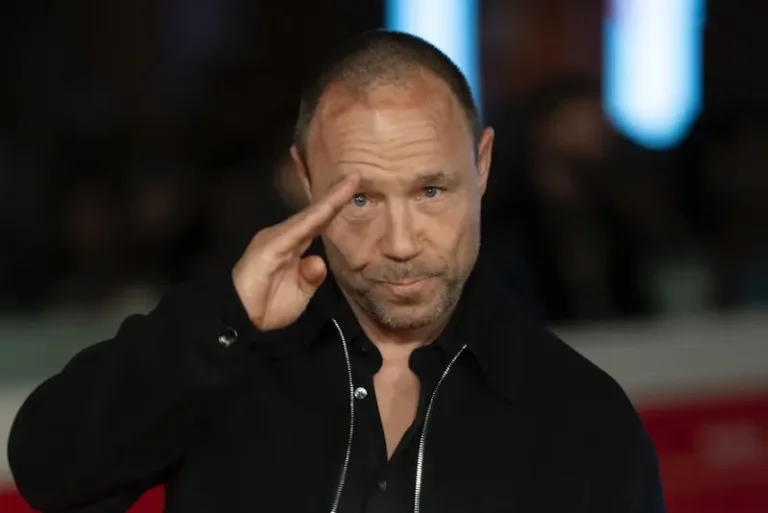 Stephen Graham diventa il padre di Bruce Springsteen: “Quella tra padre e figlio è una delle relazioni più antiche e profonde che esistano”