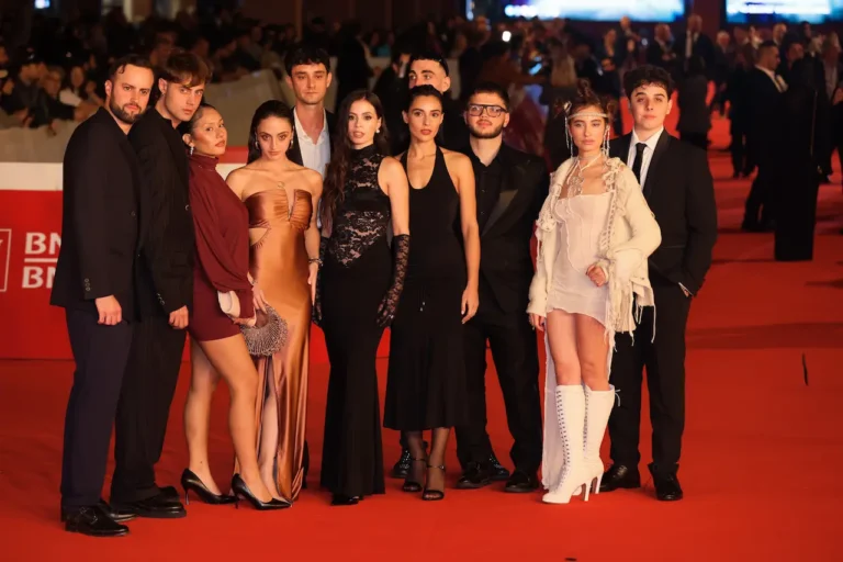 Il cast di 40 secondi sfila sul red carpet della Festa di Roma 2025