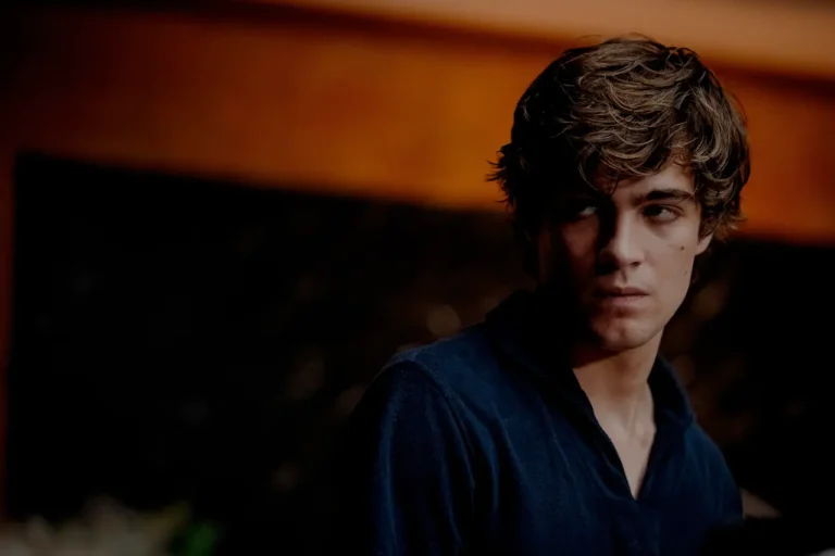 Squali, la spiegazione del titolo del nuovo film con Lorenzo Zurzolo