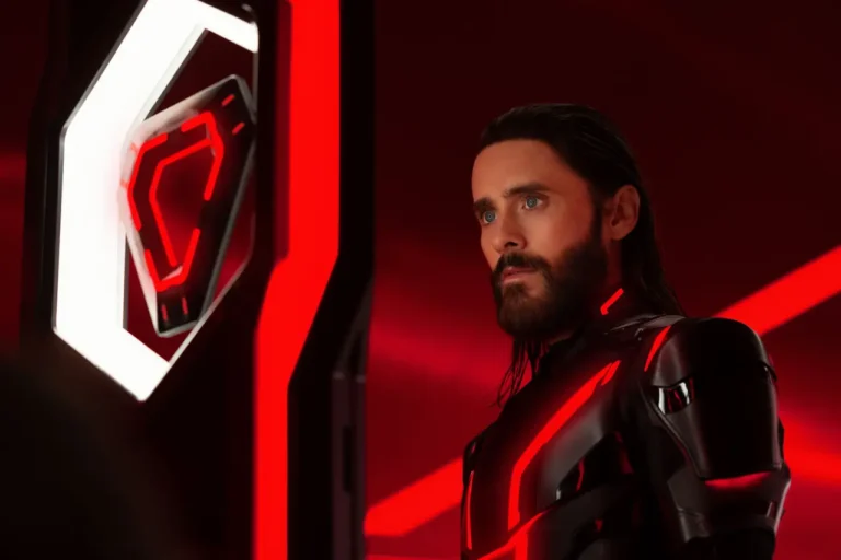 Tron: Ares, recensione del film con Jared Leto e Evan Peters