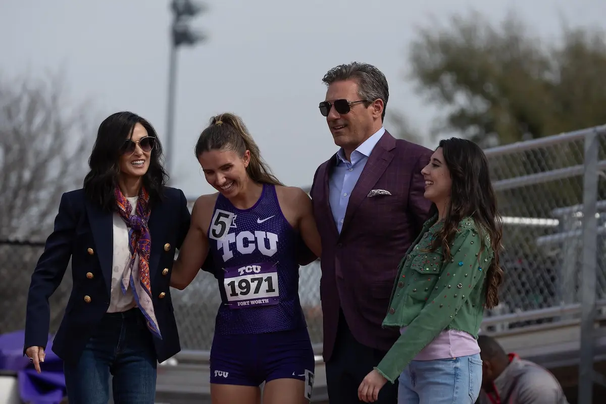 Demi Moore, Jon Hamm, Dani Raen e Rylie Rodriguez in Landman (2024)