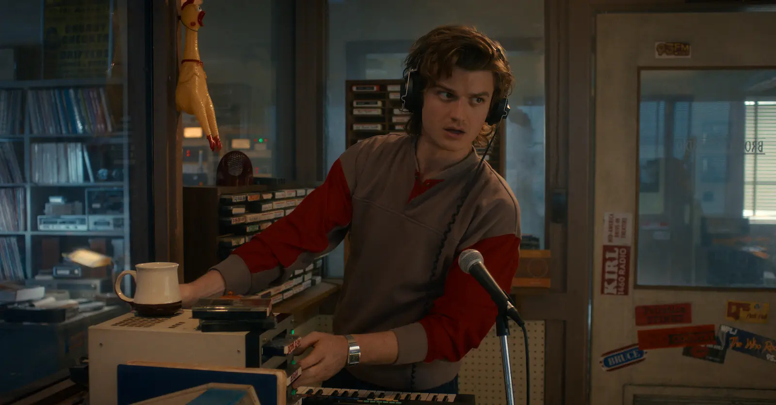 Joe Keery nel ruolo di Steve Harrington in Stranger Things - Stagione 5