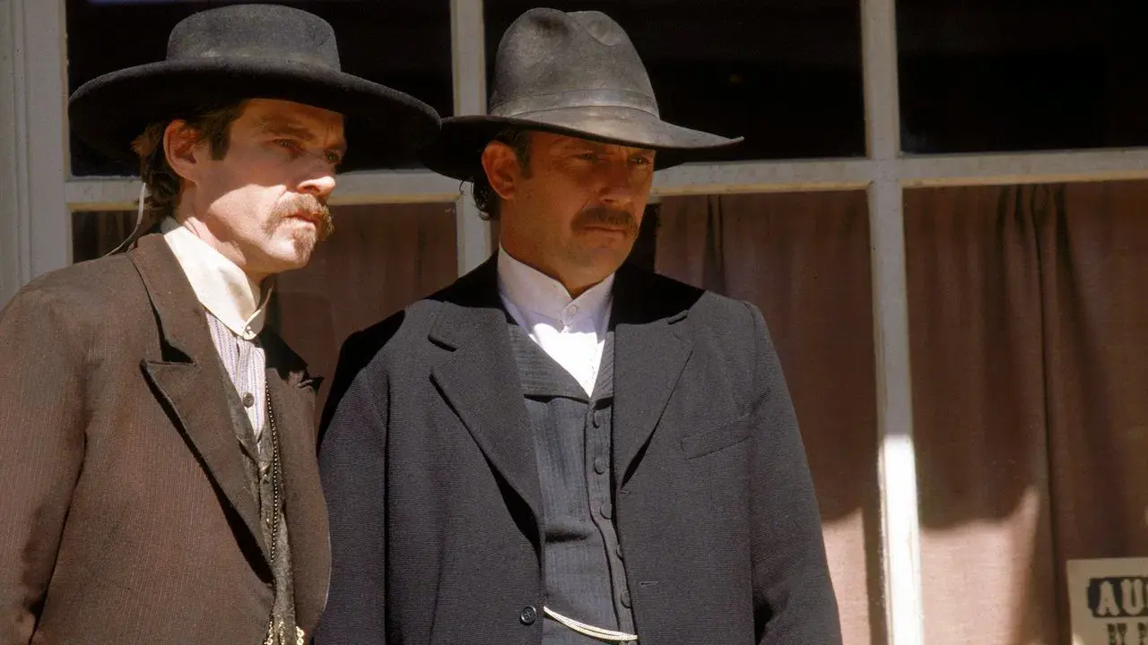 Kevin Costner nel film Wyatt Earp