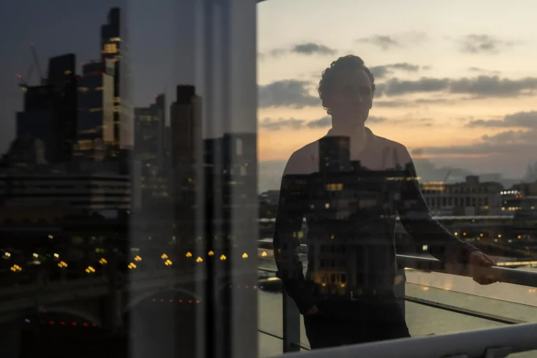 The Night Manager – Stazione 2 Trailer: Tom Hiddleston torna nel mondo dello spionaggio