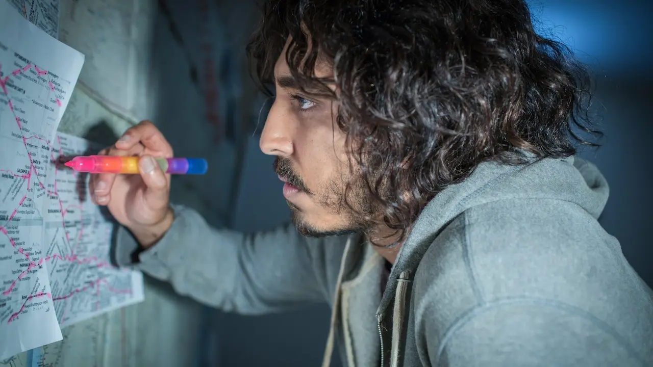 Dev Patel in Lion - La strada verso casa