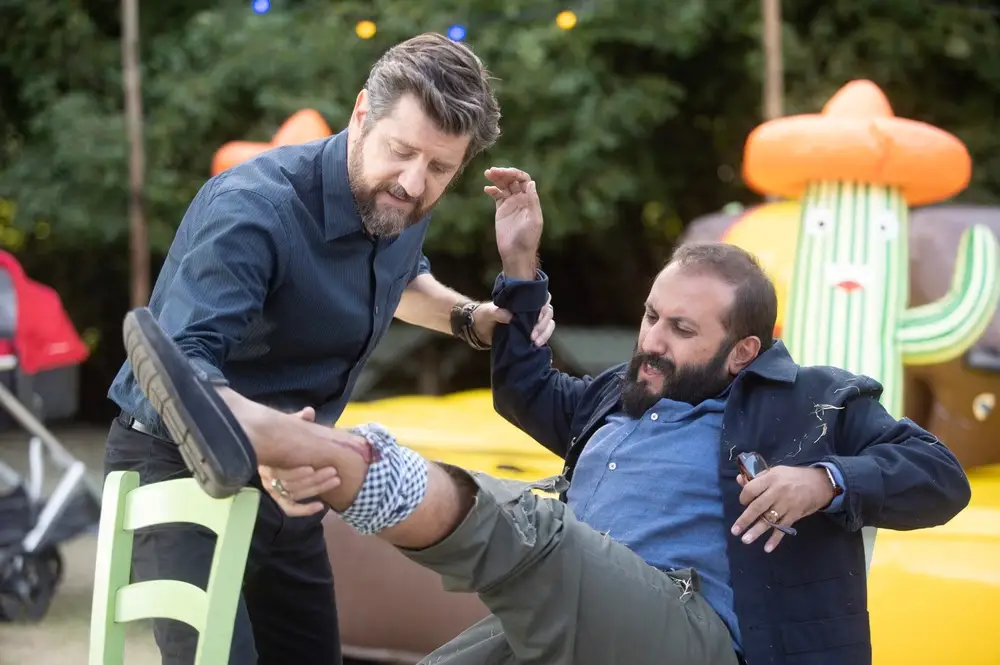 Fabio De Luigi in Tre di Troppo (2022)