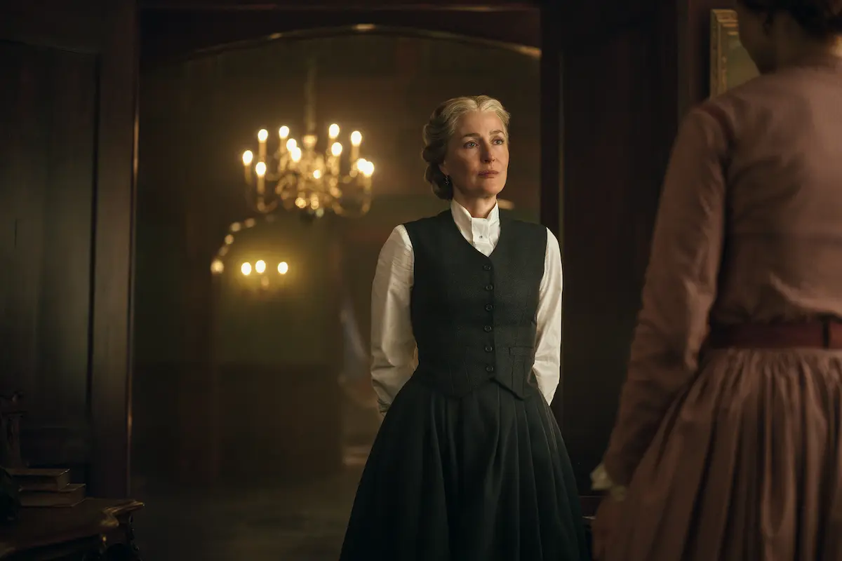 Gillian Anderson in The Abandons