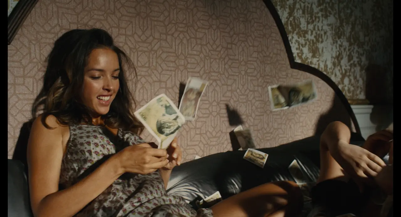 Lyna Khoudri in Le Gang des Amazones