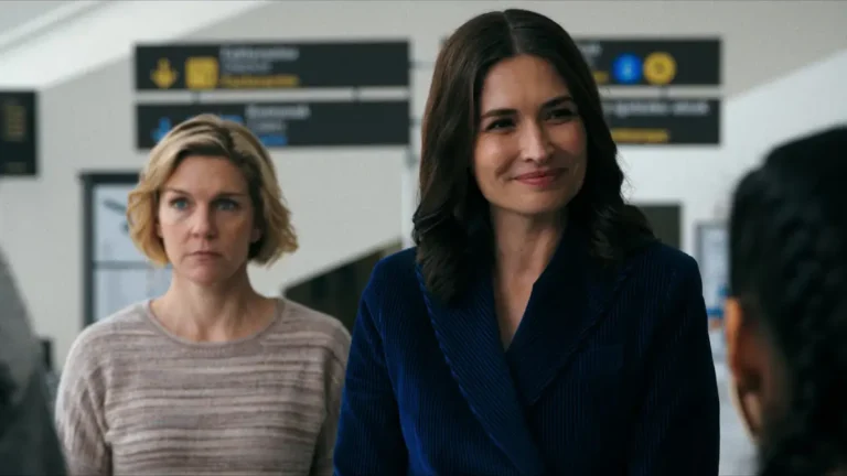 Pluribus: la star commenta il primo bacio tra Carol e Zosia – “This can’t be real” Pluribus: la star commenta il primo bacio tra Carol e Zosia – “This can’t be real”