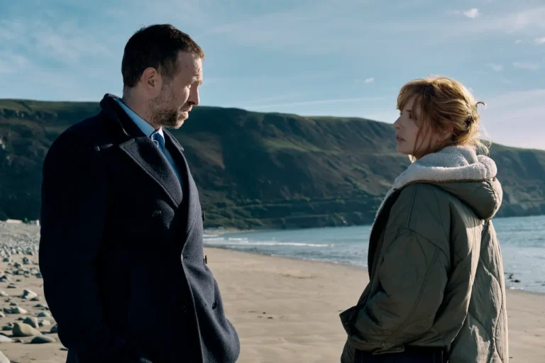 Under Salt Marsh: il trailer della serie con Kelly Reilly e Rafe Spall Under Salt Marsh: il trailer della serie con Kelly Reilly e Rafe Spall