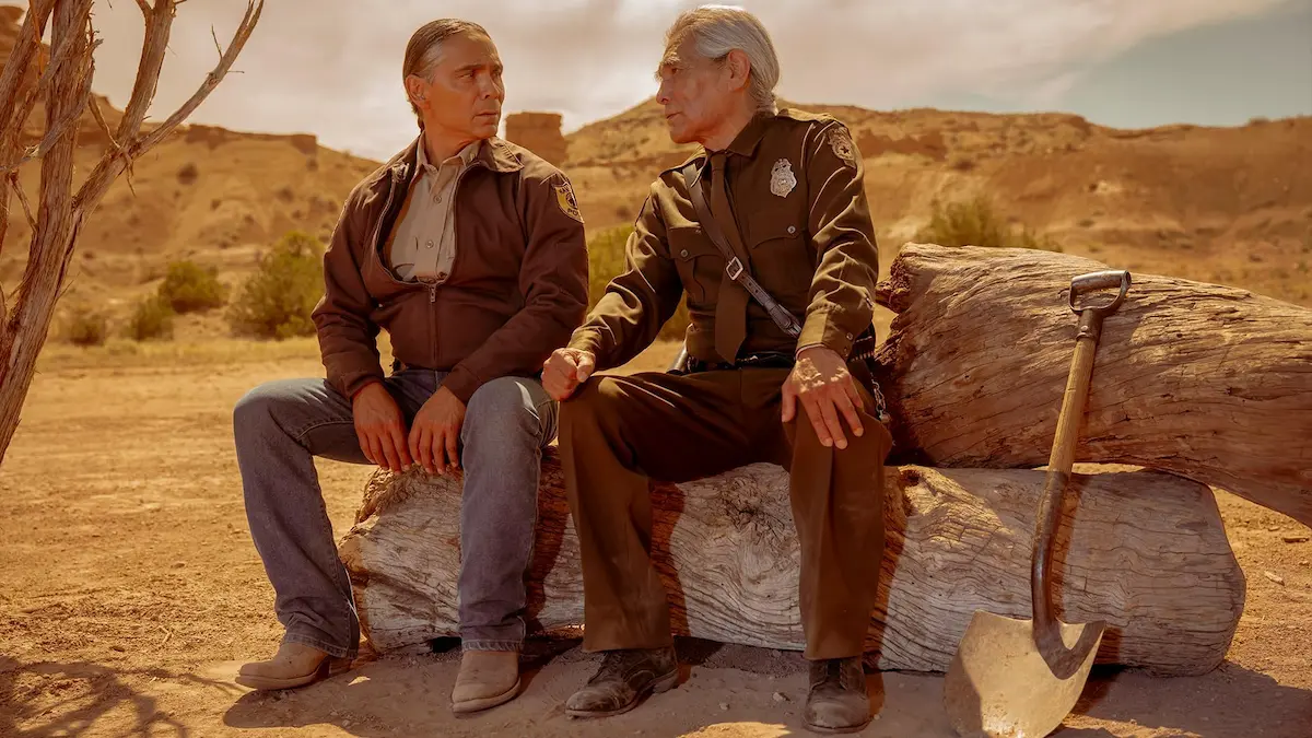 Zahn McClarnon e Joseph Runningfox in Dark Winds