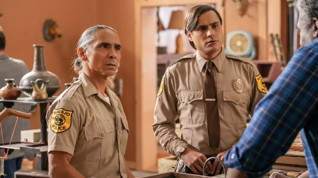 Zahn McClarnon e Kiowa Gordon in Dark Winds (2022)