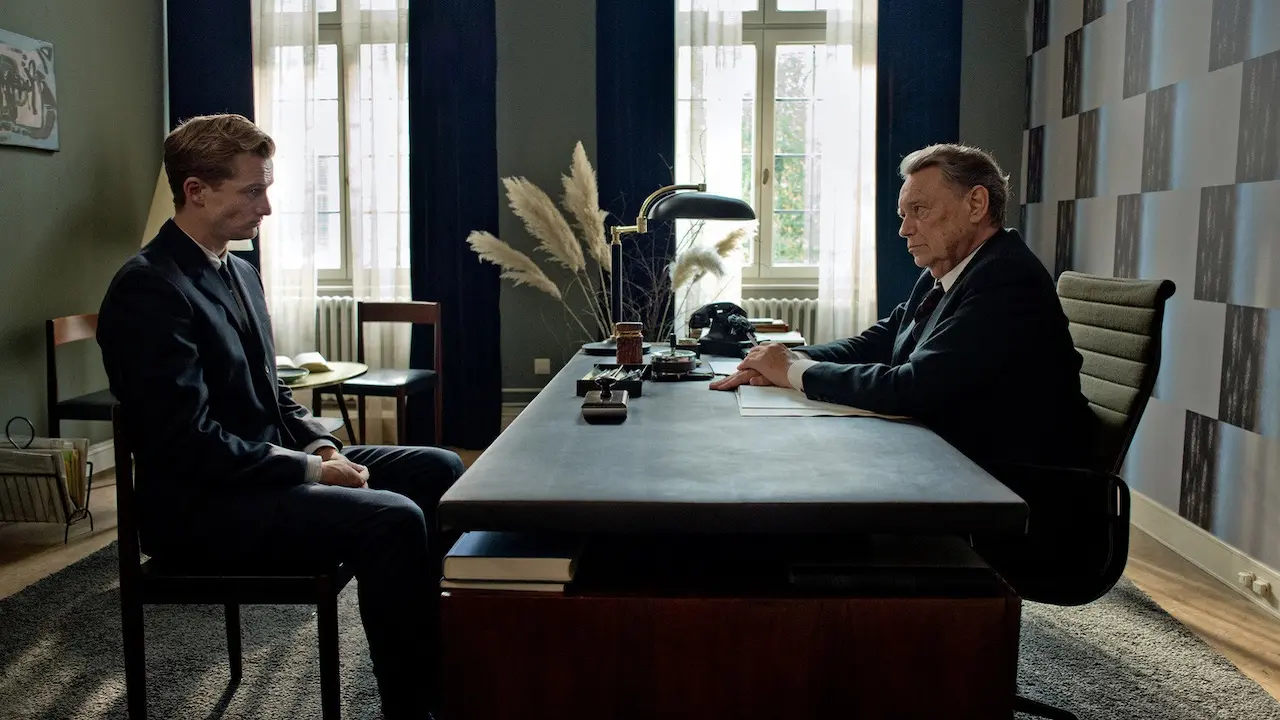 Alexander Fehling e Gert Voss in Il labirinto del silenzio