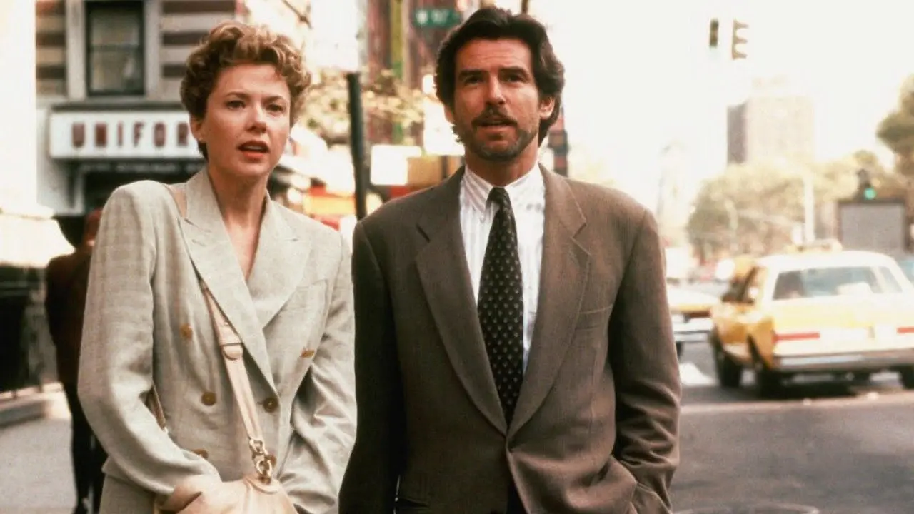 Annette Bening e Pierce Brosnan in Love Affair - Un grande amore