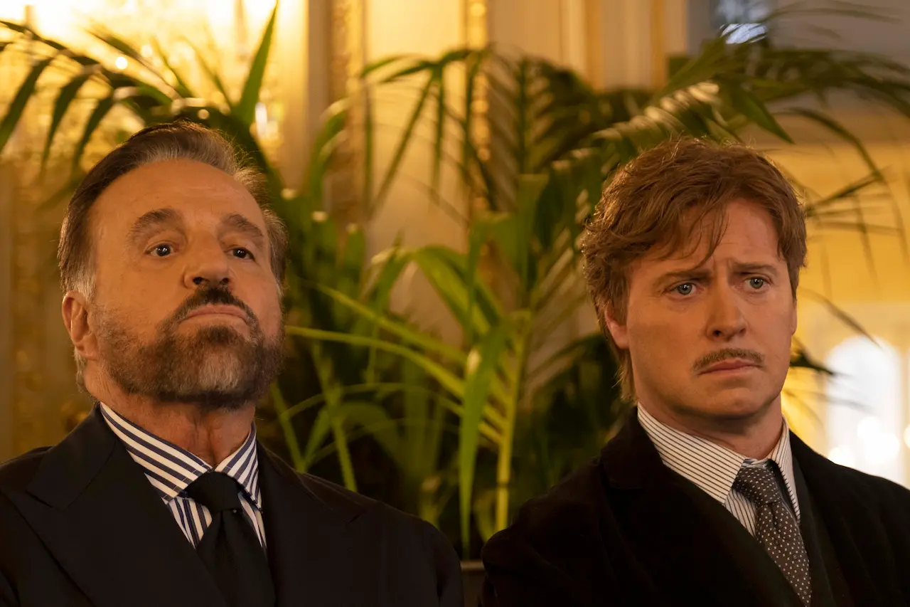 Christian de Sica e Pietro Sermonti in Gigolò per caso - La sex guru