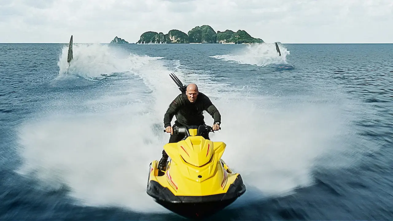 Jason Statham in Shark 2 - L'abisso