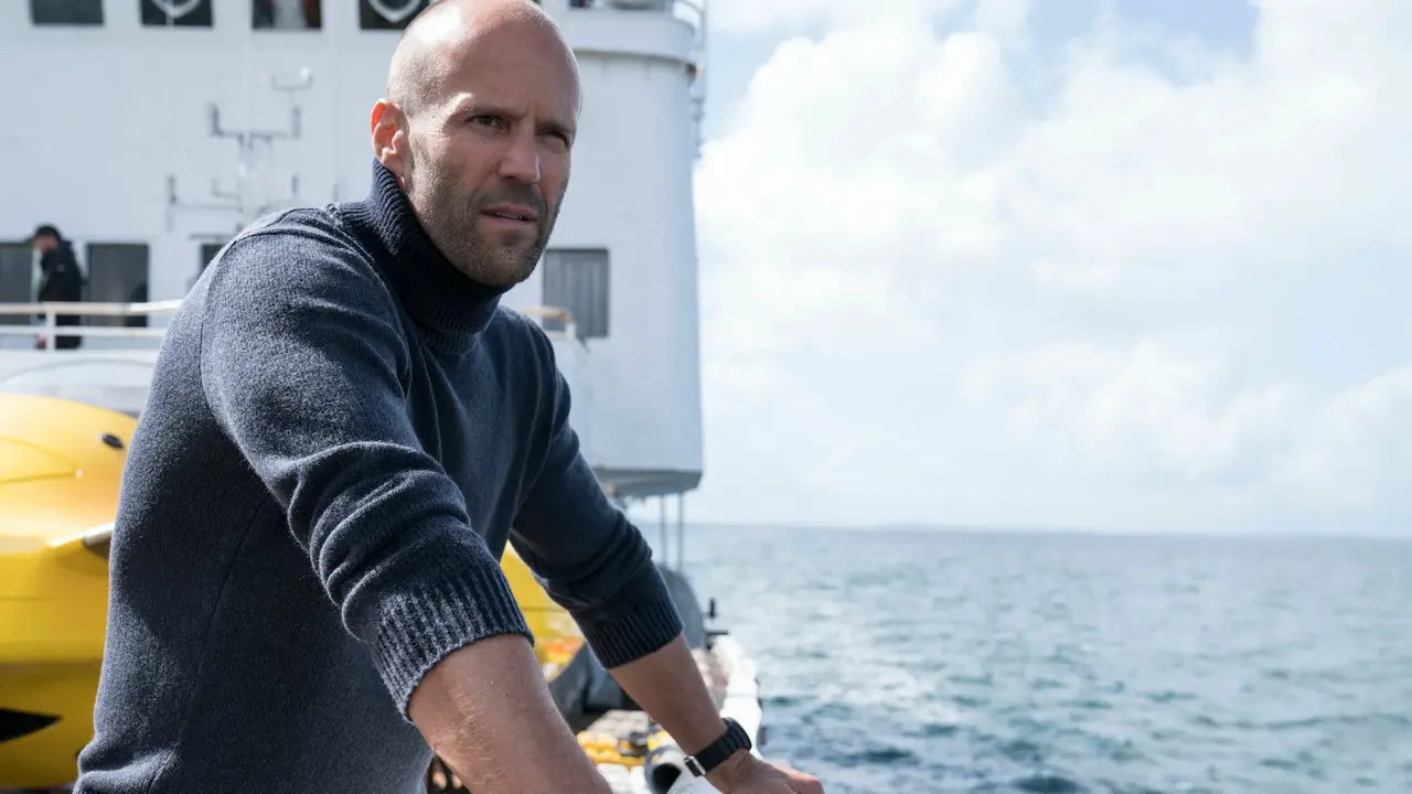Jason Statham nel film Shark 2 - L'abisso