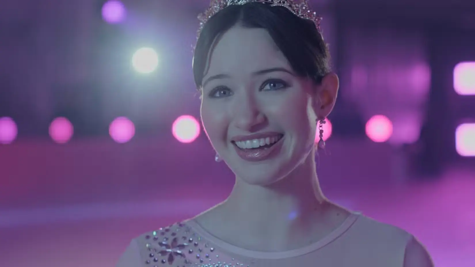 Madelyn Keys nel ruolo di Adriana Russo