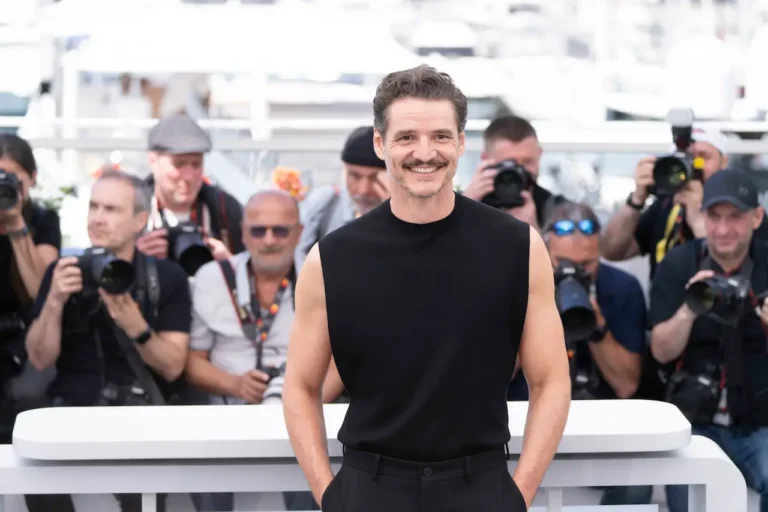 Perché il volto di Pedro Pascal non sarà sempre nascosto The Mandalorian & Grogu Perché il volto di Pedro Pascal non sarà sempre nascosto The Mandalorian & Grogu