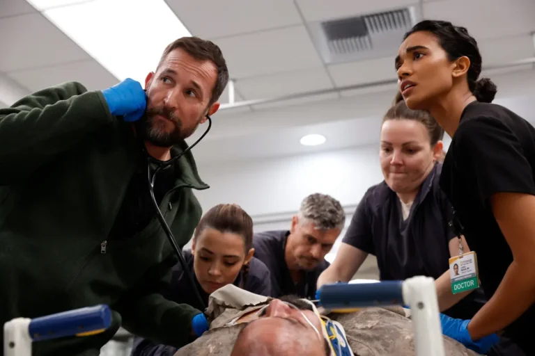 The Pitt 2: il trailer &ldquo;This Season On&rdquo; anticipa cambiamenti, ritorni e un 4 luglio fuori controllo