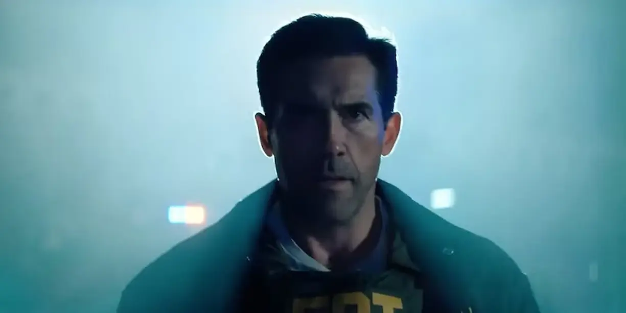Scott Adkins in The Rip