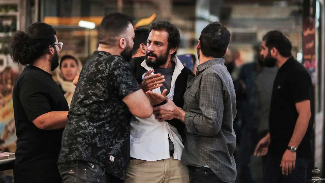 Amir Jadidi in Un eroe