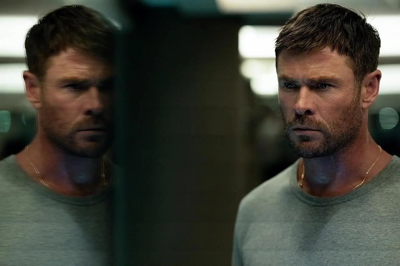 Chris Hemsworth in Crime 101 Recensione