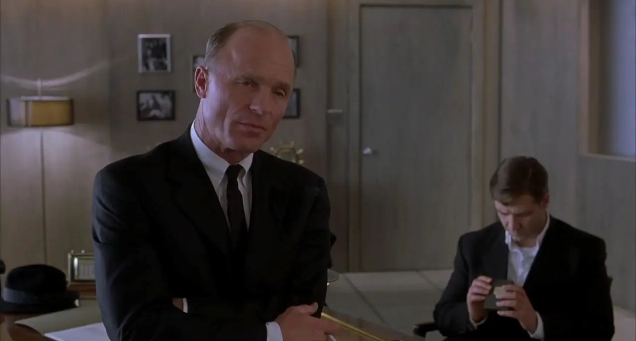 Ed Harris e Russell Crowe in A Beautiful Mind