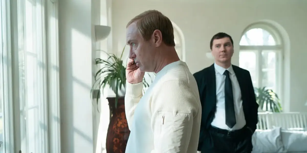 Jude Law in Il mago del Cremlino - Le origini di Putin