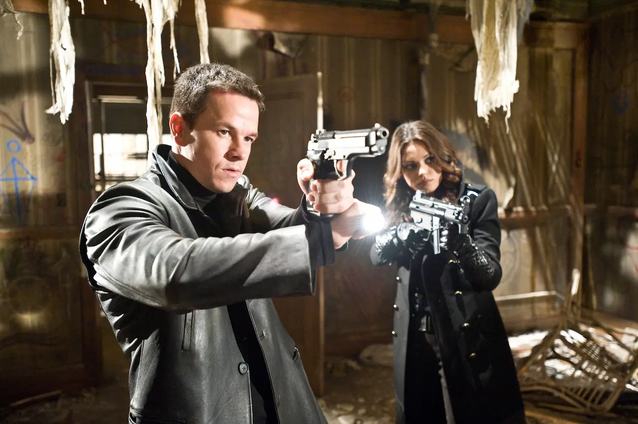 Mark Wahlberg e Mila Kunis nel film Max Payne