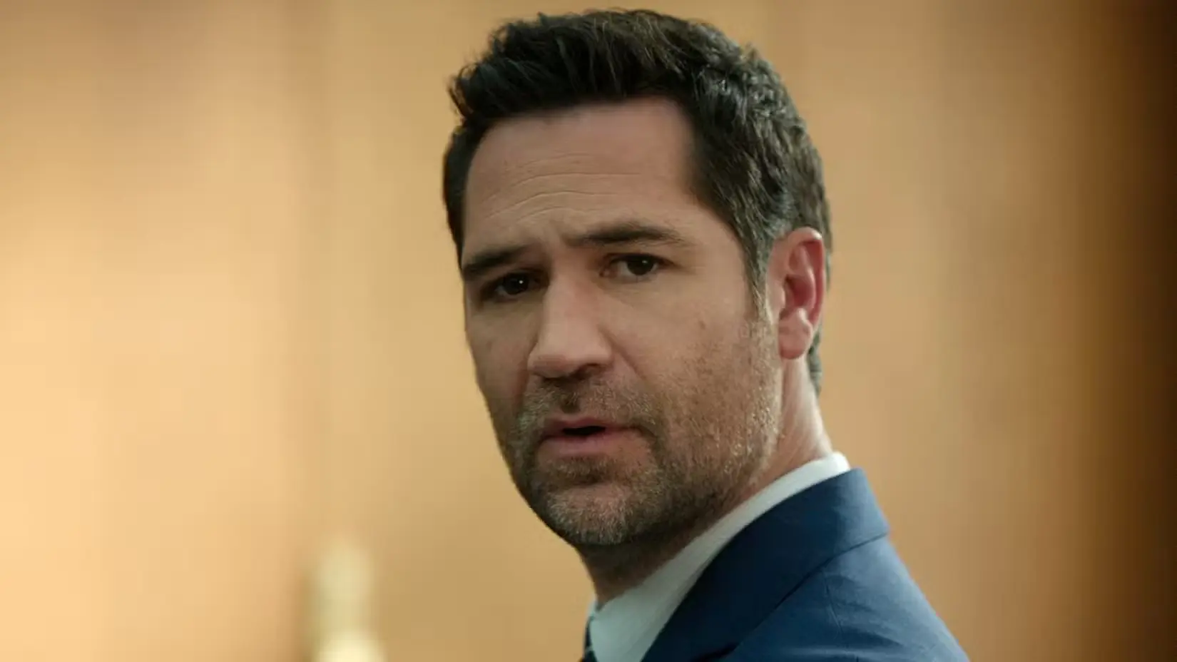 Mickey agli arresti domiciliari nella quarta stagione di The Lincoln Lawyer