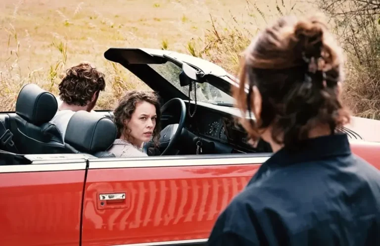 Miroirs No. 3 – Il mistero di Laura, una clip esclusiva dal film Miroirs No. 3 – Il mistero di Laura, una clip esclusiva dal film