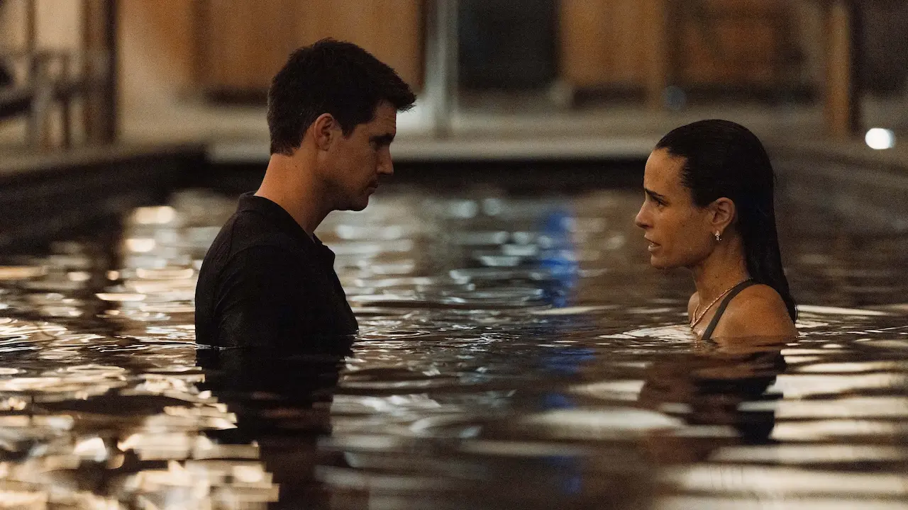 Robbie Amell e Jordana Brewster in Simulant - Il futuro è per sempre