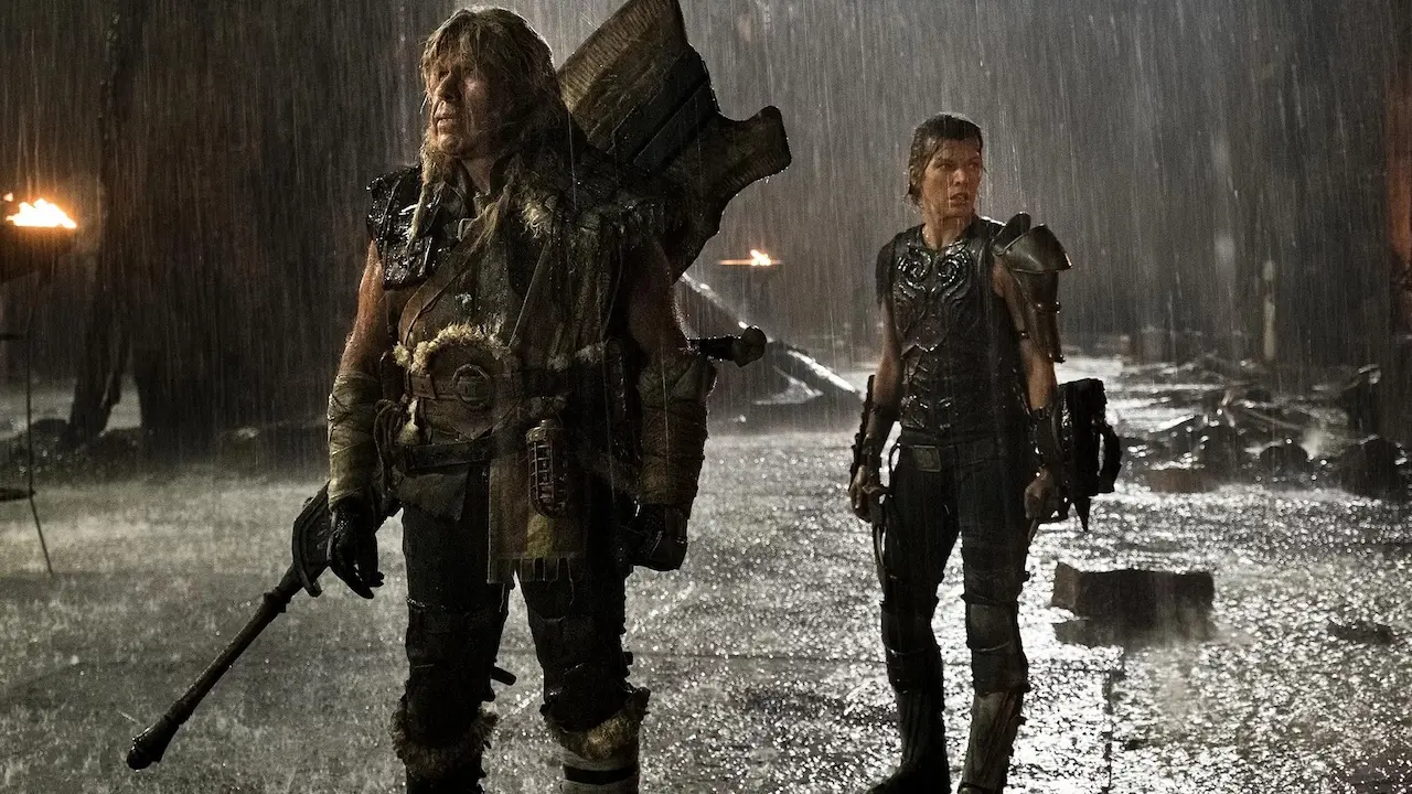 Ron Perlman e Milla Jovovich in Monster Hunter