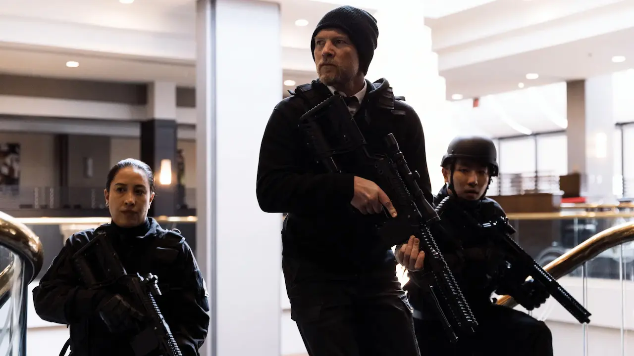 Sam Worthington nel film Simulant - Il futuro è per sempre