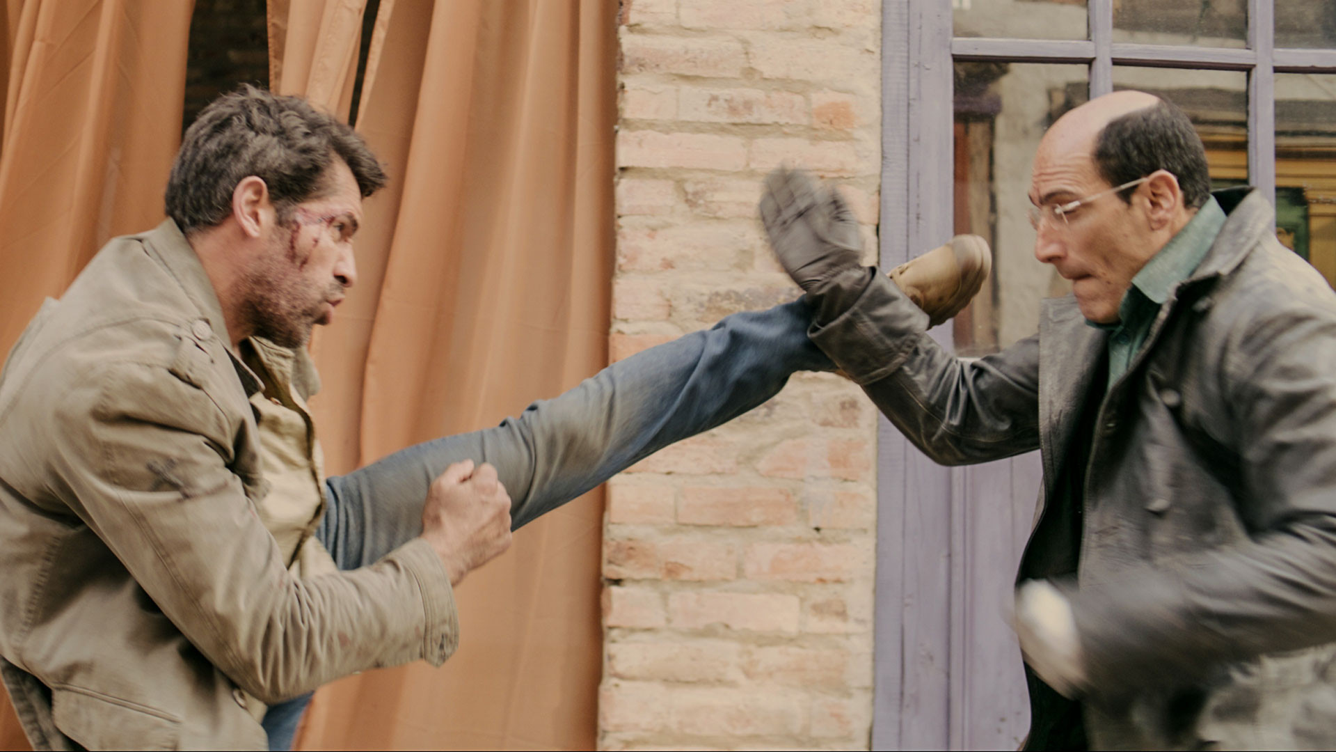 Scott Adkins e Marko Zaror in Diablo