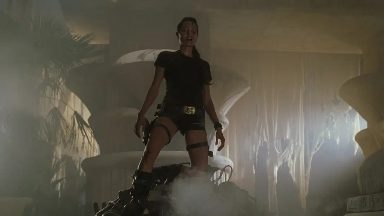 Angelina Jolie in Lara Croft - Tomb Raider