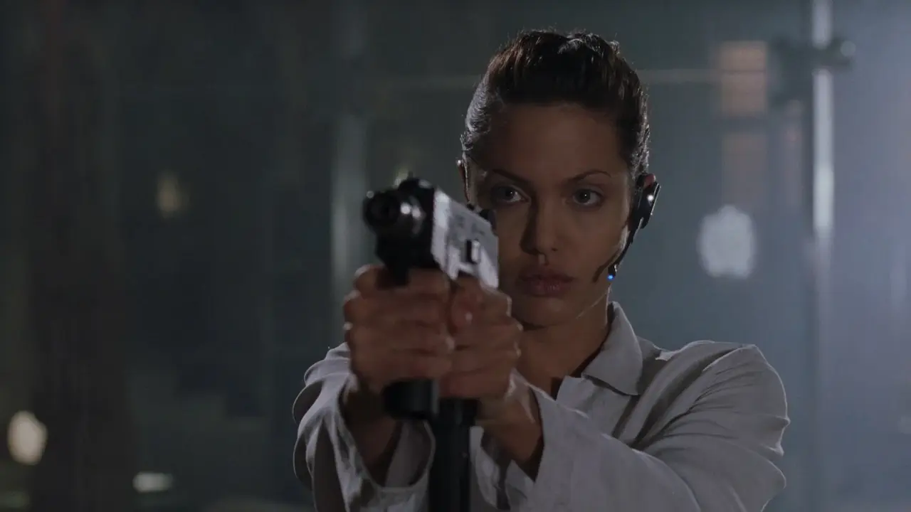 Angelina Jolie nel film Lara Croft - Tomb Raider