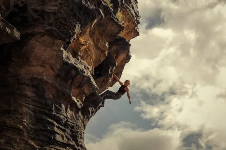 Apex: trailer e poster del film con Charlize Theron e Taron Egerton