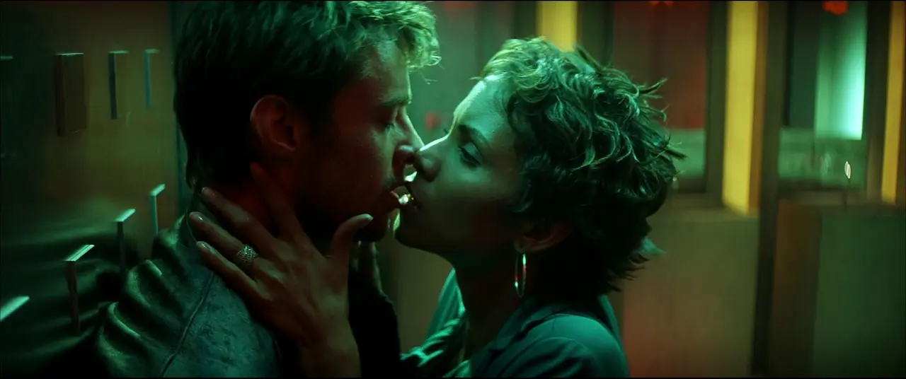 Hugh Jackman e Halle Berry in Codice Swordfish