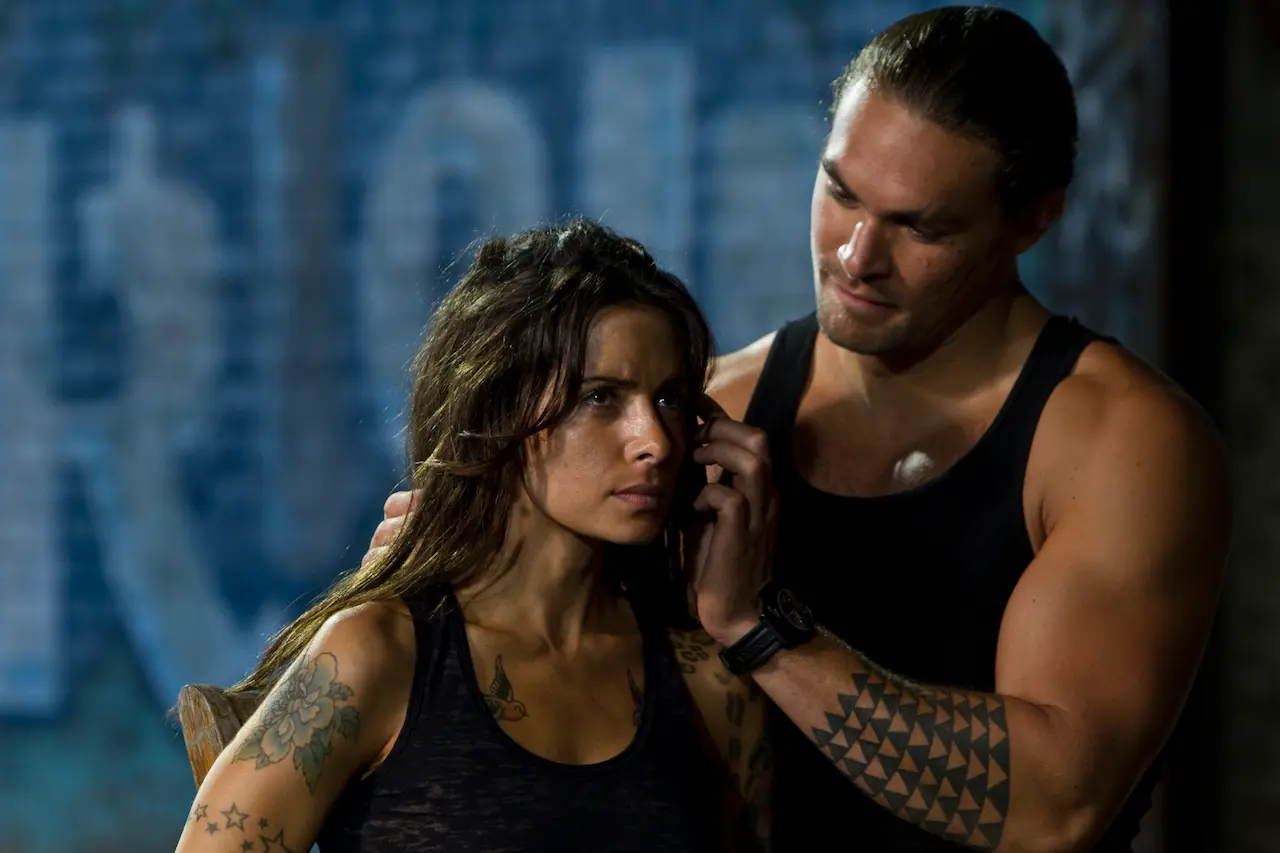 Jason Momoa e Sarah Shahi in Jimmy Bobo - Bullet to the Head