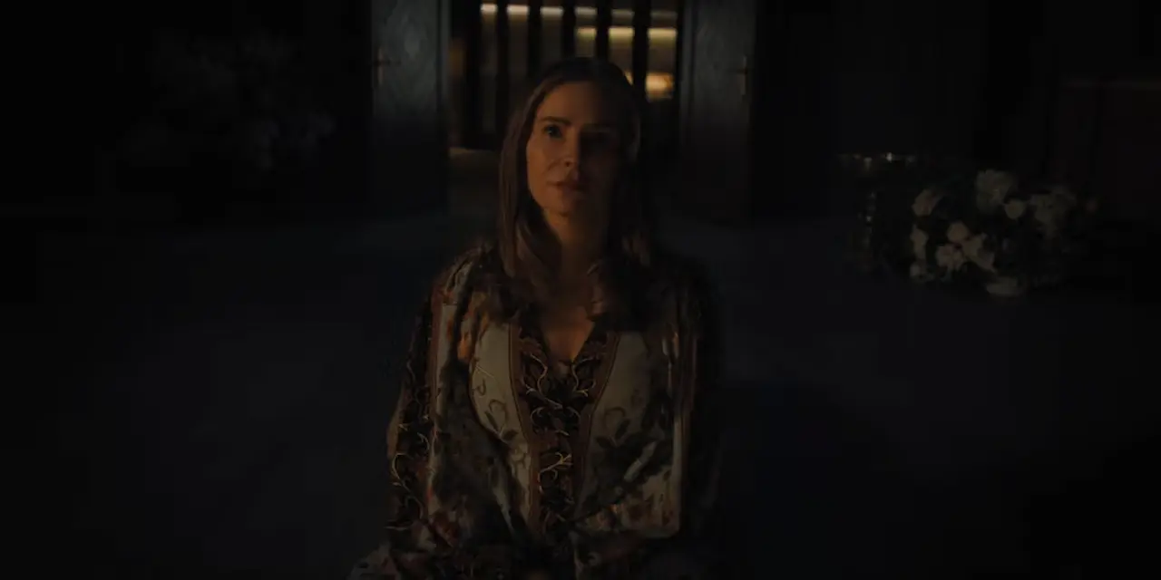 Jennifer Jason Leigh Plays Victoria Cunningham