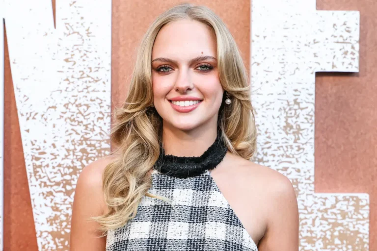 Jessica Belkin entra nel cast del reboot di Baywatch: sar&agrave; la figlia segreta di Hobie Buchannon